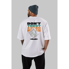 Ankhises Dont Trust A Fake News Arka Baskılı Beyaz Oversize T-Shirt Erkek Kadın Bisiklet Yaka