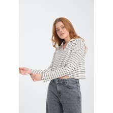 Shoppingdimoda Kadın V Yaka Çizgili  Crop Sweatshirt - Rahat ve Şık Tasarım