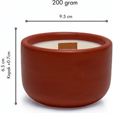 Candle Purr Whispering Gardenia 200G Soya Mumu Kiremit Kırmızısı El Yapımı Beton Kapta