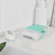 Wilkinson Sword Intuition 2in1 Sensitive Care Kendinden Sabunlu 4 Bıçaklı Kadın Tıraş Bıçağı 3 Yedek Kartuş