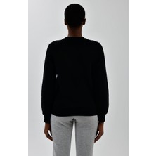 United Colors Of Benetton Kadın Sol Göğsü Logo Detaylı Sweatshirt