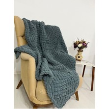 Mediterian Yumuşak ve şık füme puffy TV battaniyesi, konfor ve tarzı bir arada sunar.