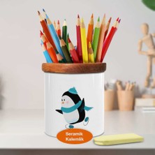 Buz Pateni Yapan Mutlu Penguen Ahşap Seramik Kalemlik-92