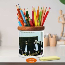 Asilmeydan Takımlı Koltukta Oturan Atatürk Ahşap Seramik Kalemlik -r76