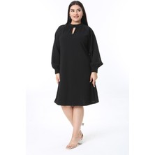 Kadın Büyük Beden Siyah Yaka Detaylı Manşetli Likralı Krep Kumaş Elbise 65N38491