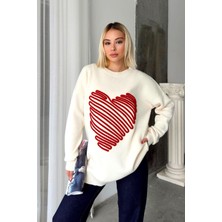 Kadın Beyaz Kabartma Büyük Kalpli Triko Kazak