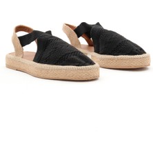 Kadın Siyah Önü Kapalı Çapraz Şeritli Hasır Hasır Triko Sandalet