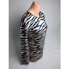 Yaşar Triko Kadın Siyah Vizon Zebra Desenli V Yaka Uzun Kollu Yanları Yırtmaçlı Viskon Anne Penye Tişört Bluz