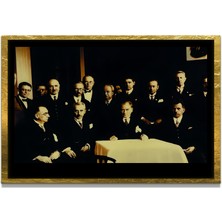 Marsilyan Yapay Zeka ile Yenilenmiş Atatürk Fotoğrafları Siyah Beyaz Cam Tablo, 3D Dekoratif Baskı 244