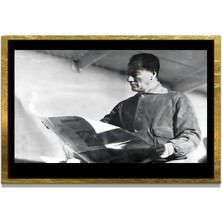 Marsilyan Yapay Zeka ile Yenilenmiş Atatürk Fotoğrafları Siyah Beyaz Cam Tablo, 3D Dekoratif Baskı 171