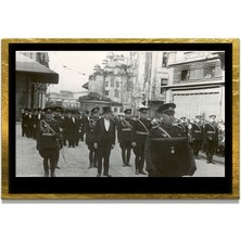 Marsilyan Yapay Zeka ile Yenilenmiş Atatürk Fotoğrafları Siyah Beyaz Cam Tablo, 3D Dekoratif Baskı 375