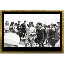 Marsilyan Yapay Zeka ile Yenilenmiş Atatürk Fotoğrafları Siyah Beyaz Cam Tablo, 3D Dekoratif Baskı 479