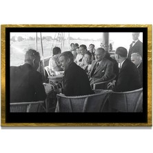Marsilyan Yapay Zeka ile Yenilenmiş Atatürk Fotoğrafları Siyah Beyaz Cam Tablo, 3D Dekoratif Baskı 105