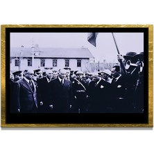 Marsilyan Yapay Zeka ile Yenilenmiş Atatürk Fotoğrafları Siyah Beyaz Cam Tablo, 3D Dekoratif Baskı 170