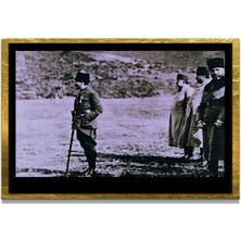 Marsilyan Yapay Zeka ile Yenilenmiş Atatürk Fotoğrafları Siyah Beyaz Cam Tablo, 3D Dekoratif Baskı 302