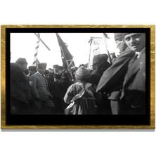 Marsilyan Yapay Zeka ile Yenilenmiş Atatürk Fotoğrafları Siyah Beyaz Cam Tablo, 3D Dekoratif Baskı 117