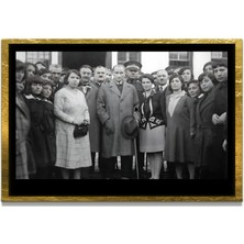 Marsilyan Yapay Zeka ile Yenilenmiş Atatürk Fotoğrafları Siyah Beyaz Cam Tablo, 3D Dekoratif Baskı 01