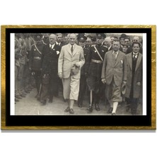 Marsilyan Yapay Zeka ile Yenilenmiş Atatürk Fotoğrafları Siyah Beyaz Cam Tablo, 3D Dekoratif Baskı 805