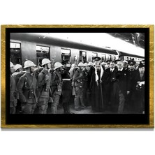 Marsilyan Yapay Zeka ile Yenilenmiş Atatürk Fotoğrafları Siyah Beyaz Cam Tablo, 3D Dekoratif Baskı 191