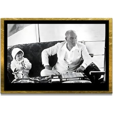 Marsilyan Yapay Zeka ile Yenilenmiş Atatürk Fotoğrafları Siyah Beyaz Cam Tablo, 3D Dekoratif Baskı 35