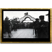 Marsilyan Yapay Zeka ile Yenilenmiş Atatürk Fotoğrafları Siyah Beyaz Cam Tablo, 3D Dekoratif Baskı 119