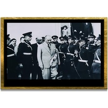 Marsilyan Yapay Zeka ile Yenilenmiş Atatürk Fotoğrafları Siyah Beyaz Cam Tablo, 3D Dekoratif Baskı 116