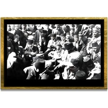 Marsilyan Yapay Zeka ile Yenilenmiş Atatürk Fotoğrafları Siyah Beyaz Cam Tablo, 3D Dekoratif Baskı 447