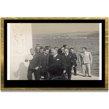 Marsilyan Yapay Zeka ile Yenilenmiş Atatürk Fotoğrafları Siyah Beyaz Cam Tablo, 3D Dekoratif Baskı 757
