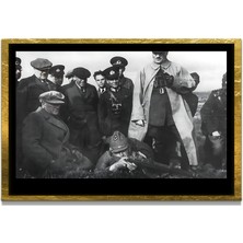 Marsilyan Yapay Zeka ile Yenilenmiş Atatürk Fotoğrafları Siyah Beyaz Cam Tablo, 3D Dekoratif Baskı 77