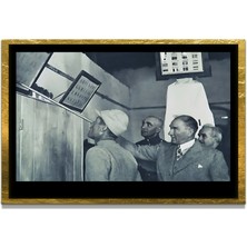 Marsilyan Yapay Zeka ile Yenilenmiş Atatürk Fotoğrafları Siyah Beyaz Cam Tablo, 3D Dekoratif Baskı 234