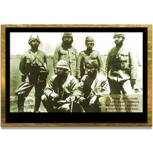 Marsilyan Yapay Zeka ile Yenilenmiş Atatürk Fotoğrafları Siyah Beyaz Cam Tablo, 3D Dekoratif Baskı 426