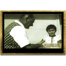 Marsilyan Yapay Zeka ile Yenilenmiş Atatürk Fotoğrafları Siyah Beyaz Cam Tablo, 3D Dekoratif Baskı 570