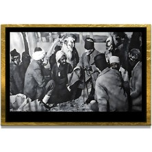 Marsilyan Yapay Zeka ile Yenilenmiş Atatürk Fotoğrafları Siyah Beyaz Cam Tablo, 3D Dekoratif Baskı 34