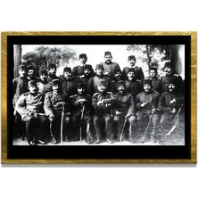 Marsilyan Yapay Zeka ile Yenilenmiş Atatürk Fotoğrafları Siyah Beyaz Cam Tablo, 3D Dekoratif Baskı 373