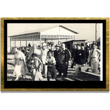 Marsilyan Yapay Zeka ile Yenilenmiş Atatürk Fotoğrafları Siyah Beyaz Cam Tablo, 3D Dekoratif Baskı 786