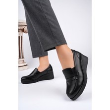 Akgün Terlik Kadın Deri Siyah Loafer Dolgu Taban Ayakkabı