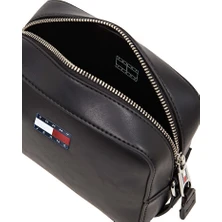 Tommy Hilfiger bayan çantaları