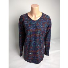 Yaşar Triko Kadın Lacivert Desenli V Yaka Uzun Kollu Yanları Yırtmaçlı Mevsimlik Süet Anne Penye Tişört Bluz