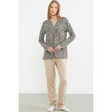 Yakası Düğmeli Leopar Kombinli Pijama Takım - Bej