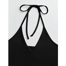 Liona V Yaka Siyah Renk Desensiz Boyun Bağlamalı Fitilli Kısa Kolsuz Likralı Fit Crop Top Bluz