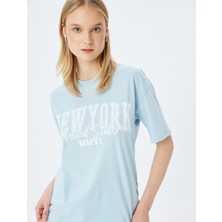 Koton Kolej Baskılı Bisiklet Yaka Kısa Kollu Rahat Kalıp T-Shirt