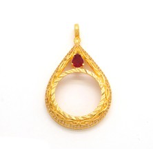 Ferizz Tam Altın Çerçeveli Kolye​ Ucu Altın Kaplama Desenli TGR-594