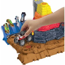 Hot Wheels Monster Trucks Muhteşem Çarpışma Arenası Oyun Seti HNB96