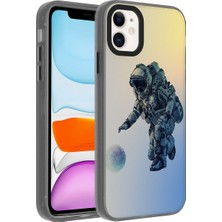 Nova Global Apple iPhone 11 Uyumlu Desenli Dragon Sert Kapak - Astronot