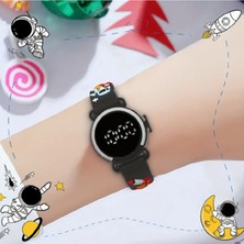 Trendy Chic Siyah LED Ekranlı Astronot Detaylı Çocuk Saat