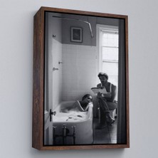 Alaz Trade Çerçeveli Küvetteki Kadına Kitap Okuyan Adam TABLOSU-7815