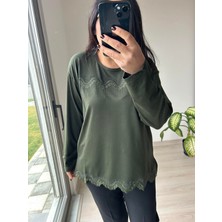 Charamela Kadın Büyük Beden Yaka ve Etek  Taş Nakış Detaylı Bluz -BGB72