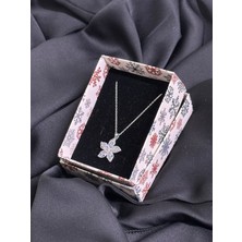 Kural Jewelry 925 Ayar Gümüş Zincirli Beyaz Lotus Çiçeği Zarif Zirkon Taşlı Kolye Kadın