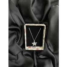 Kural Jewelry 925 Ayar Gümüş Zincirli Beyaz Lotus Çiçeği Zarif Zirkon Taşlı Kolye Kadın