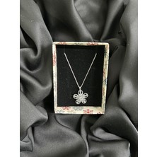 Kural Jewelry 925 Ayar Gümüş Zincirli Beyaz Lotus Çiçeği Zirkon Taşlı Kolye Kadın